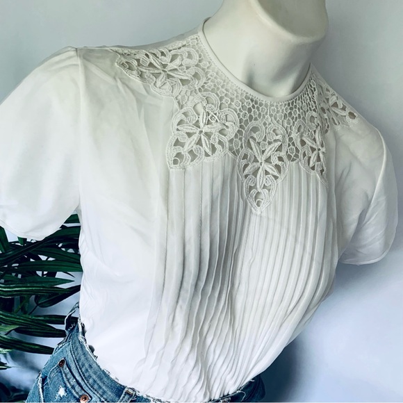 v i n t a g e :: 50s Pleated Cutout Lace Nylon Blouse ILGWU - Picture 5 of 13